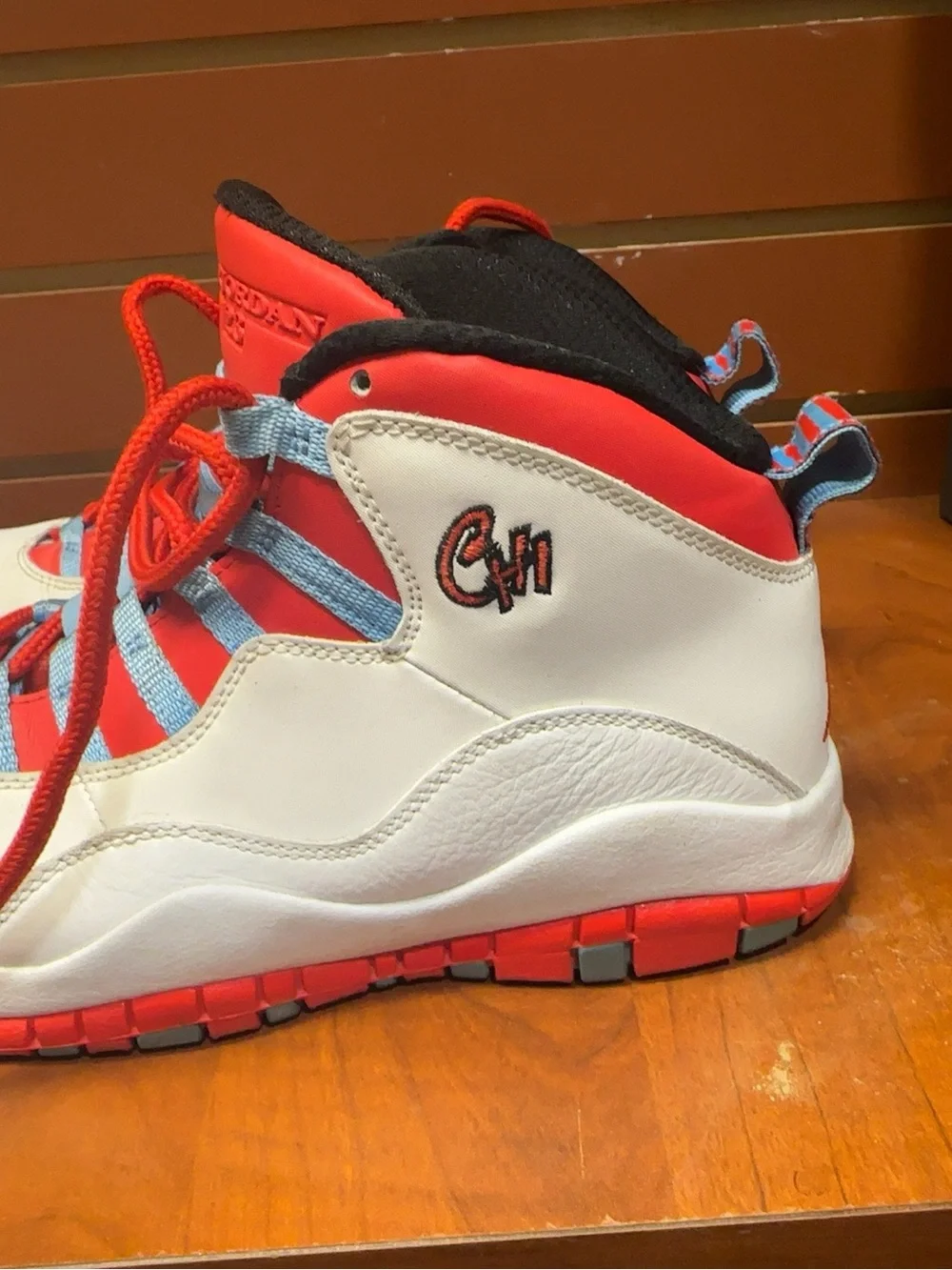 Air Jordan 10 Retro CHI Chicago Men’s Size 8 White Red Blue Sneakers